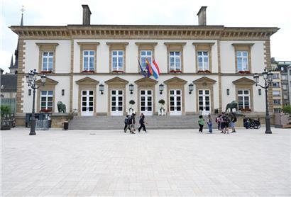 Wenn auch am „Knuedler“ vieles beim Alten bleibt, so ziehen doch heute neue Ratsmitglieder in das Gemeindehaus ein
