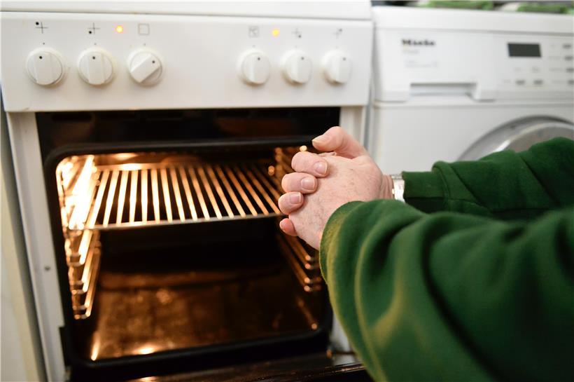 Wenn die Gemeinde nicht für funktionierende Heizungen sorgen kann, müssen halt alternative Methoden her
