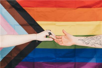 Wenn die Politik den LGBTQIA+ Communities die Hand reicht
