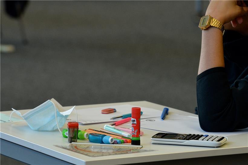 Wenn die derzeitige Lage ein Testlauf für die „Rentrée“ im September ist, dann soll das Ministerium das Kind auch beim Namen nennen
