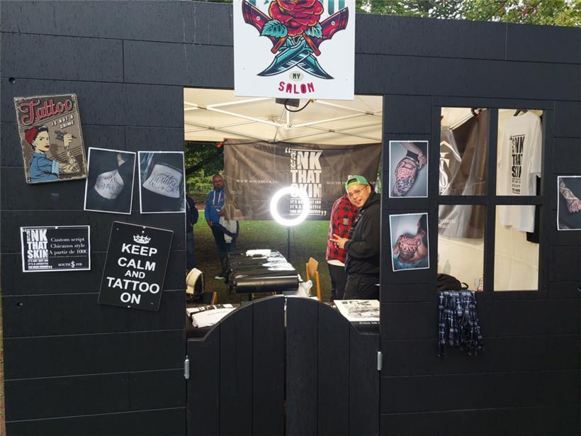 Wer auf Tattoos stand, konnte sich ein neues Motiv von South Ink stechen lassen