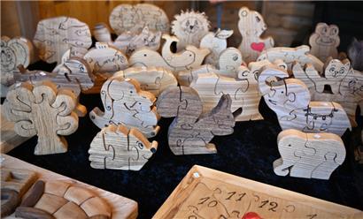 Wer auf der Suche nach einzigartigen Geschenken ist, wird am Wochenende vielleicht auf dem „Marché solidaire“ in Luxemburg-Stadt fündig
