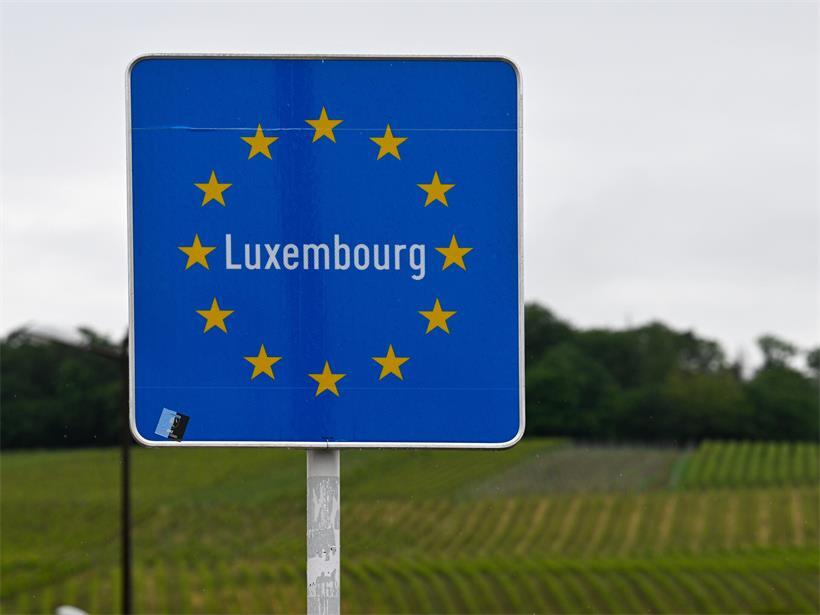 Wer aus einem Drittstaat kommt und länger in Luxemburg bleiben möchte, muss sich mit langwierigen bürokratischen Prozeduren auseinandersetzen