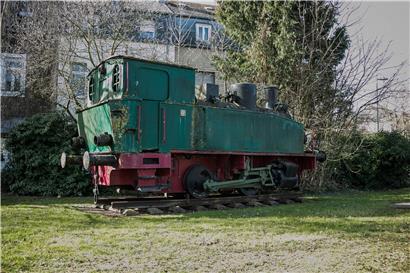 Wer die Vergangenheit nicht ehrt: Die Stadt Esch investiert in Eisenbahnmaterial aus Zeiten der Stahlindustrie, wie hier die Lokomotive nahe dem „Schlassgoart“

