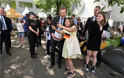 Wer kann schon von sich behaupten, ein Selfie mit dem Großherzog gemacht zu haben?
