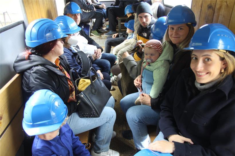 Wer unter die Erde will, muss einen Helm tragen
