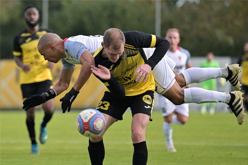 Wichtiges Duell: Niederkorn (in Gelb: Adrien Ferino) gegen Hesperingen (in Weiß: Bryan Mélisse)
