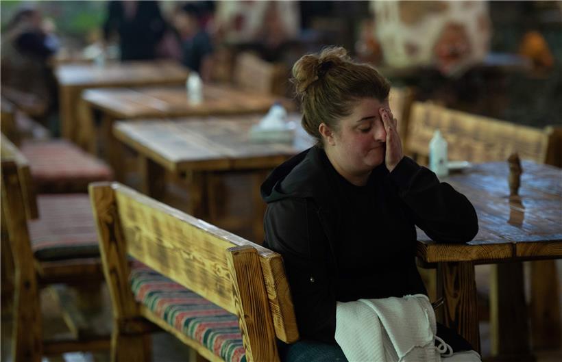 Wie diese Frau sind zahlreiche Zivilisten aus Berg-Karabach in die armenische Grenzstadt Goris geflohen

