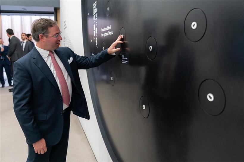 Wie fühlt sich der Mars an? Wer sich das schon einmal gefragt hat, der sollte de...