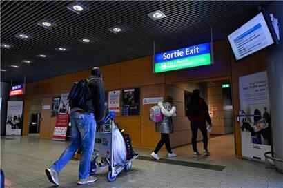 Wie lange die vielen inzwischen geboosterten Europäer noch über ein gültiges Impfzertifikat verfügen, ist noch nicht entschieden
