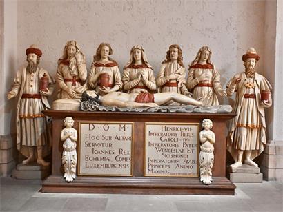 Wiedervereinigung der besonderen Art: Das hölzerne Monument hatte König Johanns Gebeine bereits im späten 17. Jahrhundert in Neumünster aufgenommen