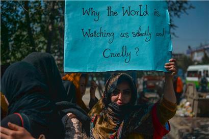 „Wieso schaut die Welt nur zu?“: Am Mittwoch gab es in der Kabul mindestens zwei Kundgebungen von Frauen
