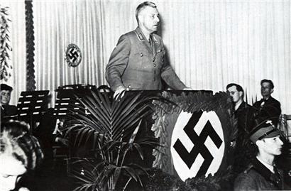 Wilhelm Diehl bei einer Rede in der Gewerbeschule in Esch/Alzette
