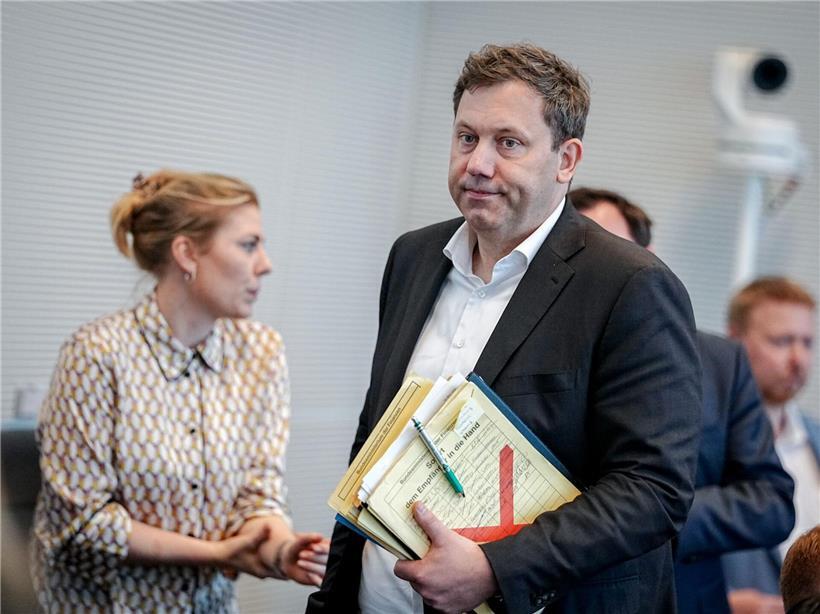 Lars Klingbeil, SPD-Vizekanzler und Finanzminister, spricht über Entlastung der arbeitenden Mitte in Deutschland