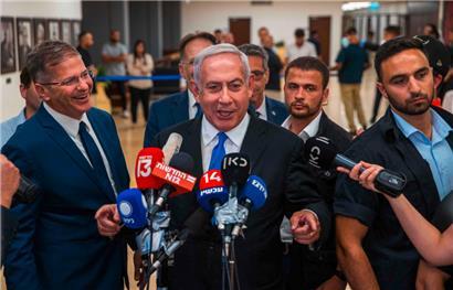 Will wieder an die Macht: Israels Ex-Regierungschef Benjamin Netanjahu freut sich über den Zusammenbruch der Koalition
