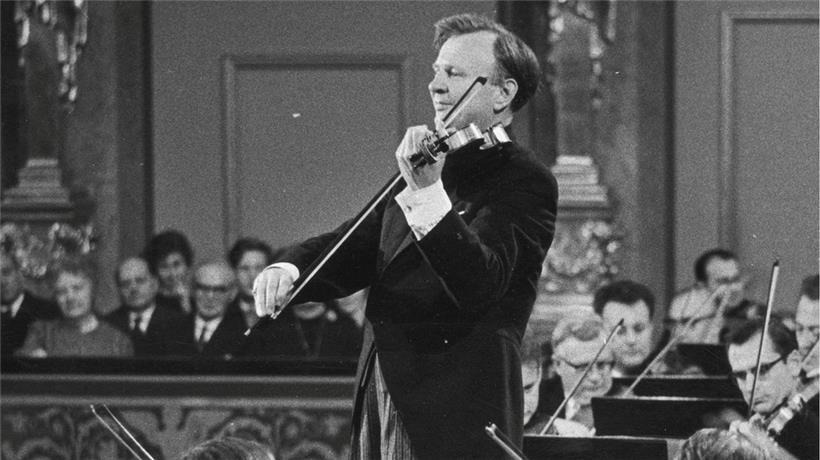 Willy Boskovsky leitete die Tradition des Stehgeigers ein, der das Neujahrskonzert aus dem Orchester heraus dirigierte
