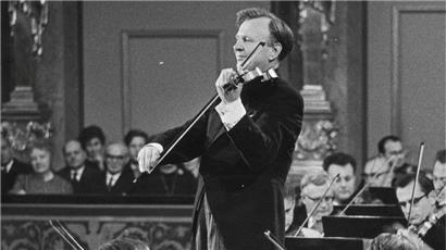 Willy Boskovsky leitete die Tradition des Stehgeigers ein, der das Neujahrskonzert aus dem Orchester heraus dirigierte
