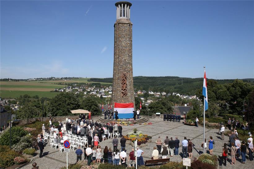 Wiltz – klares Nein gegen die Wehrpflicht in der Uniform des Feindes. Viele Wiltzer wurden ihrer Weigerung wegen mit dem Tode bestraft. Heute wird daran erinnert. Neben den Opfern des Zweiten Weltkriegs, vor allem in der Ardennenoffensive, haben die Opfer des Widerstandes der Stadt im Norden des Landes den Titel „Ville martyre“ verliehen. 
