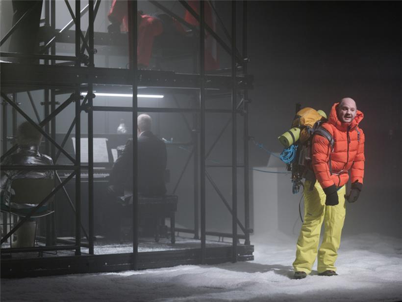 „Winterreise“ im Kapuzinertheater: Max Thommes als zielloser Wanderer
