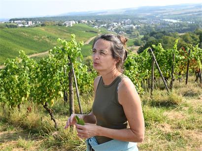 Winzerin Corinne Kox sorgt sich vor allem um ihre Jungpflanzen