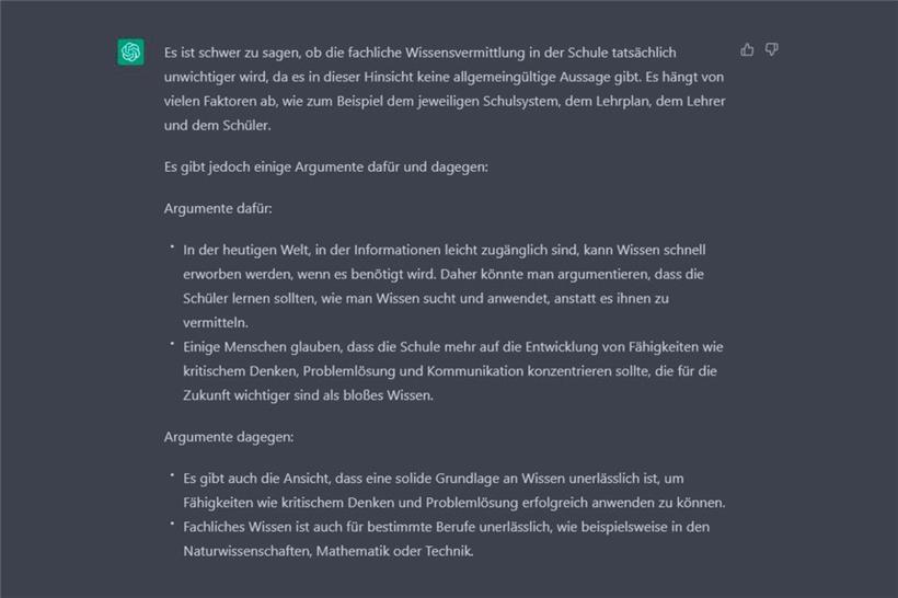 Wir haben ChatGPT gefragt: „ChatGPT in der Schule: Fachliche Wissensvermittlung wird immer unwichtiger. Richtig oder falsch?“
