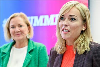„Wir können Majorität, aber wir können auch Opposition“: Taina Bofferding (rechts), Fraktionspräsidentin der LSAP
