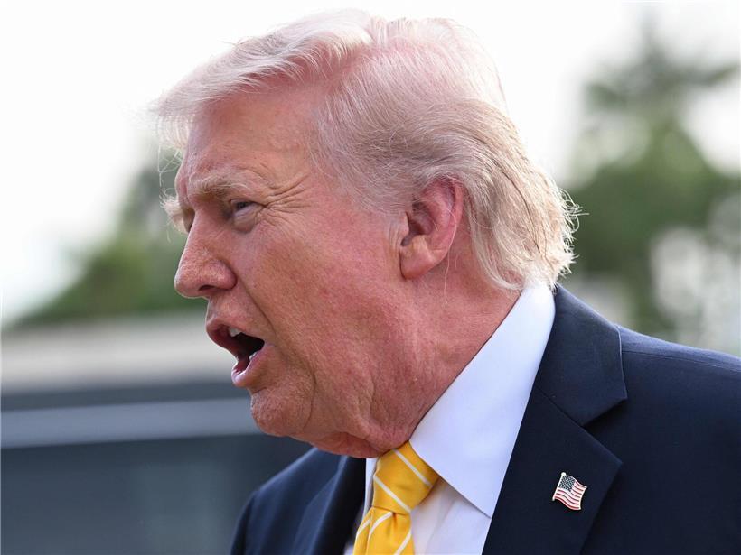 Donald Trump spricht vor jubelnden Anhängern in Florida mit Piraten-Metapher bei politischer Kundgebung