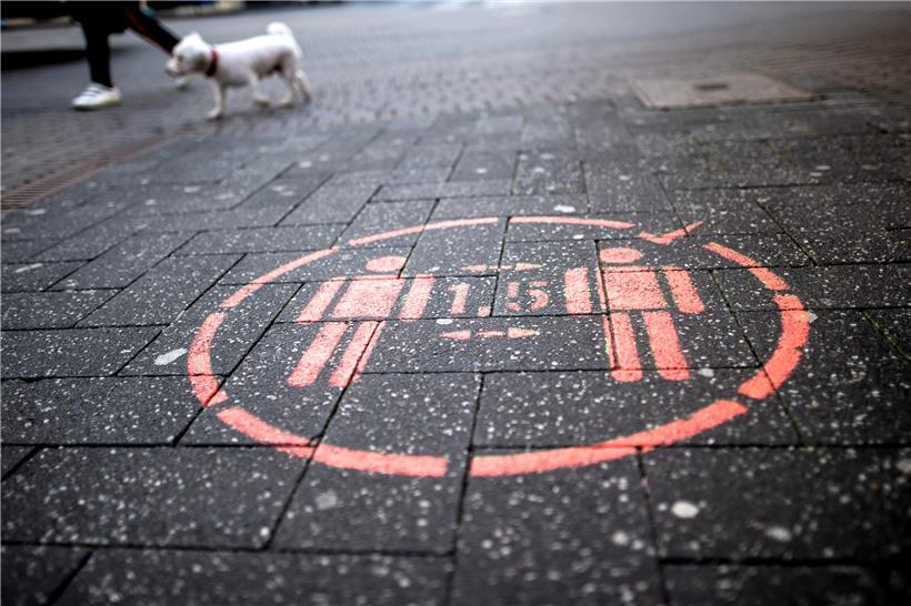 Wir werden noch lange mit den Folgen der Pandemie leben müssen. Etwas Bescheidenheit wäre angebracht, gerade in der Politik.
