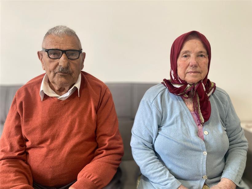 „Wir wollen in der Nähe der Gräber unserer Söhne sein“: Die Eheleute Nezir (87) und Ajkuna Huseinovic (86) verloren drei ihrer fünf Söhne beim Völkermord von Srebrenica

