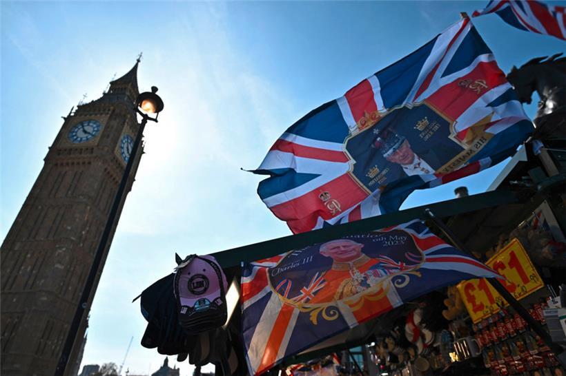 Wird unter Charles’ Regentschaft ein neuer Umgang mit dem verbliebenen Erbe des Empire und Commonwealth eingeleitet? Die Krönungsfeierlichkeiten sind im Londoner Stadtbild allgegenwärtig.
