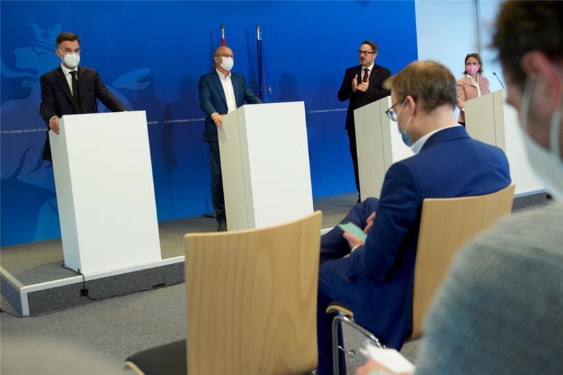 Wirtschaftsminister Franz Fayot, Energieminister Claude Turmes, Premier Xavier Bettel und Familienministerin Corinne Cahen am Montag in Sennigen
