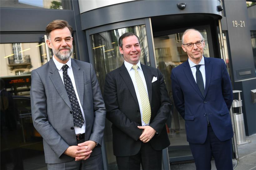 Wirtschaftsminister Franz Fayot, Erbgroßherzog Guillaume und Luc Frieden (Präsident der Handelskammer) nach der Sitzung des „Trade and Investment Board“
