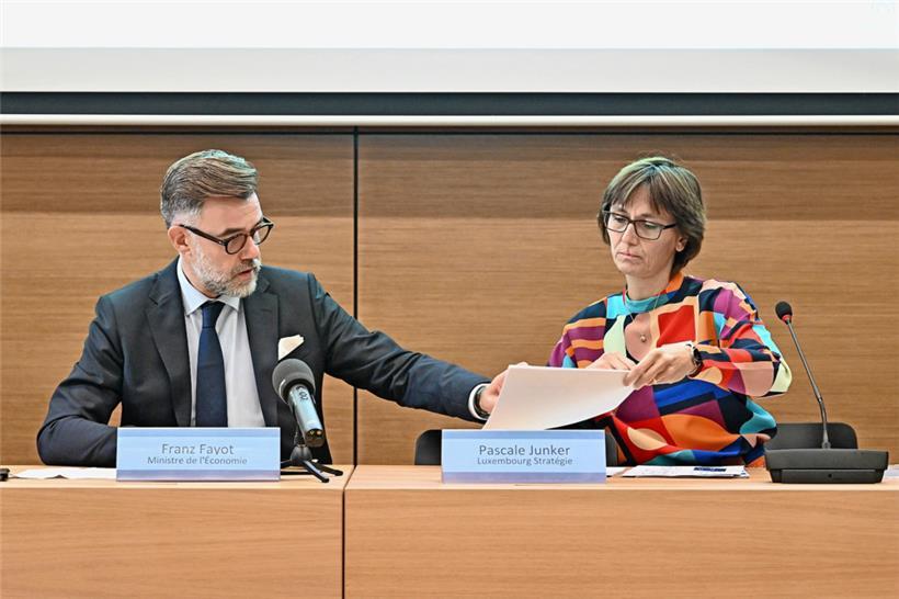 Wirtschaftsminister Franz Fayot mit Pascale Junker, „Chargée de direction“ von „Luxembourg Stratégie“
