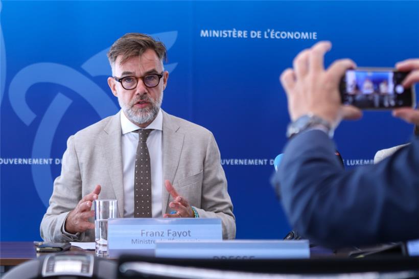 Wirtschaftsminister Franz Fayot will mehr Schutz für Verbraucher und kleine Unternehmen im Internet
