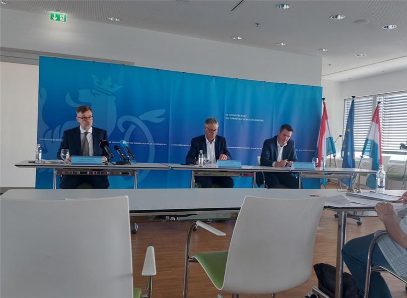 Wirtschaftsminister Franz Fayot, Wohnungsbauminister Henri Kox und Mittelstandsminister Lex Delles
