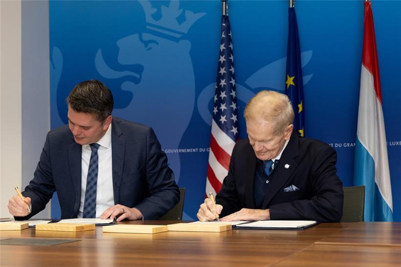 Wirtschaftsminister Lex Delles (l.) und NASA-Chef Bill Nelson
