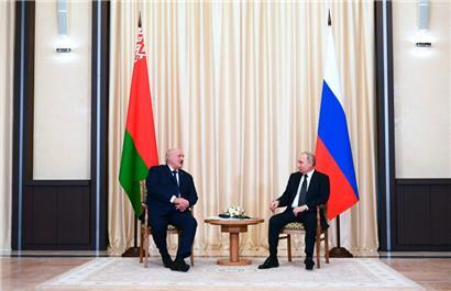 Wladimir Putin empfing vergangene Woche den belarussischen Amtskollegen Alexander Lukaschenko – der konnte bislang noch eine von Moskau anvisierte, viel engere Verbundenheit zwischen beiden Staaten ausbremsen
