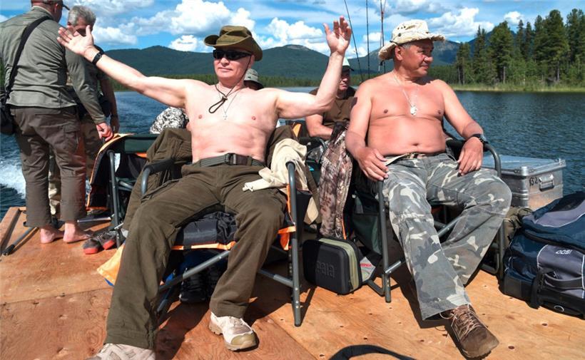 Wladimir Putin und Kumpel Sergei Schoigu beim Angelurlaub in Sibirien im August 2017
