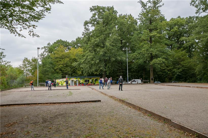 Wo sonst Boule gespielt wird, wird ab Donnerstag eine Leinwand stehen
