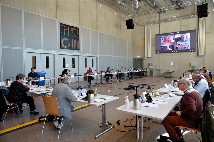 Wo sonst Feste gefeiert werden, tagte gestern der Gemeinderat 
