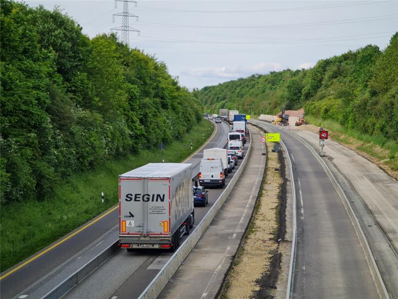 Wochenlang lief der Verkehr nur auf zwei Baustellenspuren