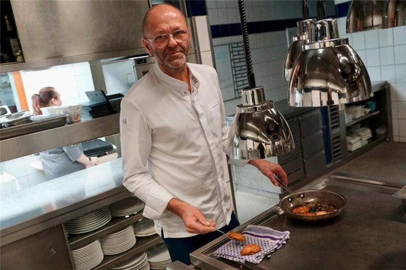 Wolfgang Becker beim großen Volksfreund-Schnitzeltest
