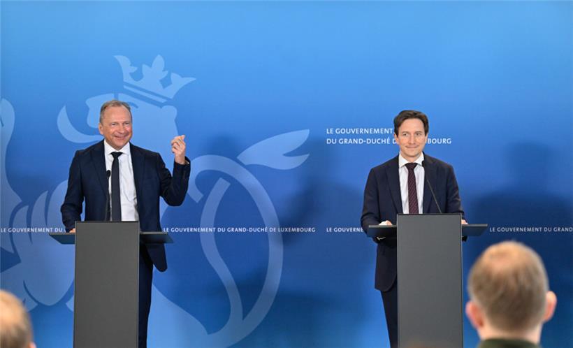 Wollen Steuern zahlen einfacher machen: Finanzminister Gilles Roth (l.) und Jean-Paul Olinger, Direktor der Steuerverwaltung
