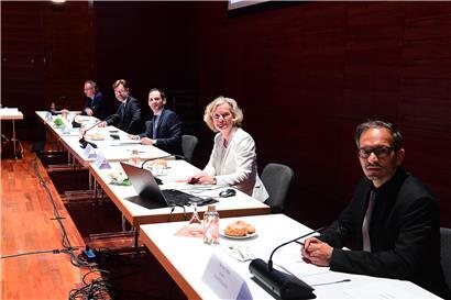 Wollen die Situation mit Optimismus angehen: (v.l.) Schöffe René Manderscheid, Wirtschaftsminister Franz Fayot, Bürgermeister Dan Biancalana, ADEM-Direktorin Isabelle Schlesser und Schöffe Loris Spina
