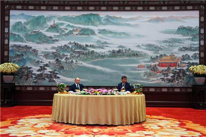 Wollen „vernünftigere“ Weltordnung: Putin und Xi in der Großen Halle des Volkes
