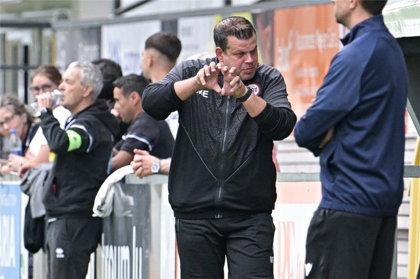 Wollte zugreifen, seine Mannschaft konnte jedoch nicht: Rodanges Trainer Mehdi El Alaoui
