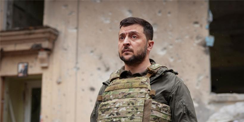 Wolodymyr Selenskyj, Präsident der Ukraine, besucht die vom Krieg betroffene Region Charkiw. Er beschrieb die Situation im Osten als „unbeschreiblich schwierig“. 
