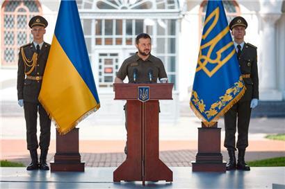 Wolodymyr Selenskyj ist zuversichtlich, dass die ukrainischen Truppen die russischen Invasoren zurückschlagen werden
