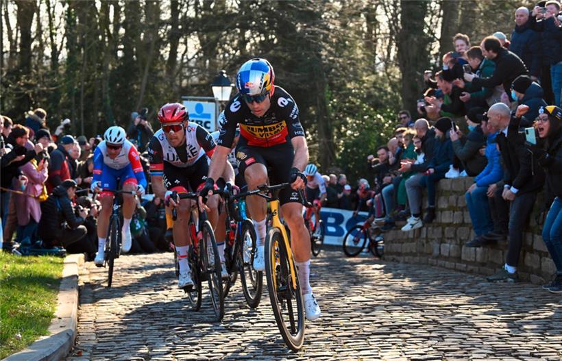 Wout Van Aert (vorne) aus Belgien vom Team Jumbo-Visma in Aktion
