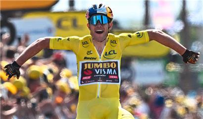 Wout van Aert gewann am Dienstag die Etappe als Gesamtführender 
